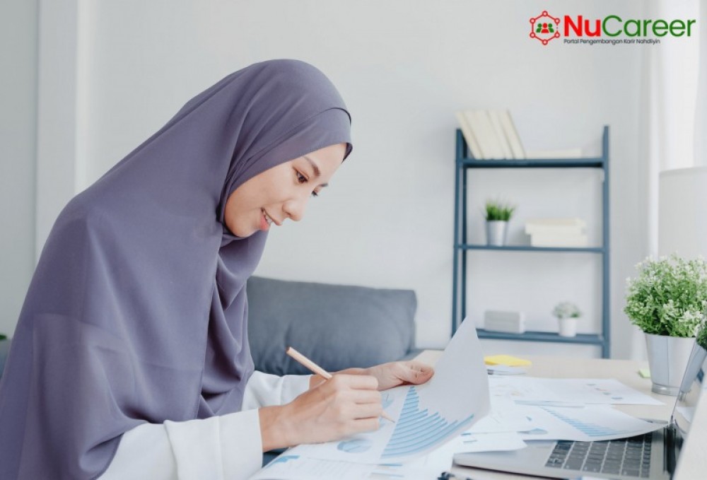 7 Profesi Kerja Online dari Rumah dengan Penghasilan Tinggi | TopKarir.com